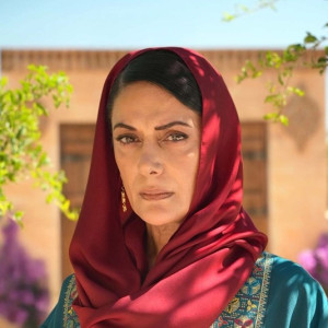 Веда Юртсевер Ипек в роли Султан Йелдуран — сериал Преемник: зов предков