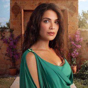 Биран Дамла Йылмаз в роли Йылдыз Кордаглы — сериал Преемник: зов предков