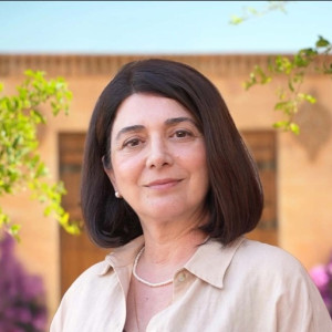 Бениан Дёнмез в роли Нергис Оздел — сериал Преемник: зов предков